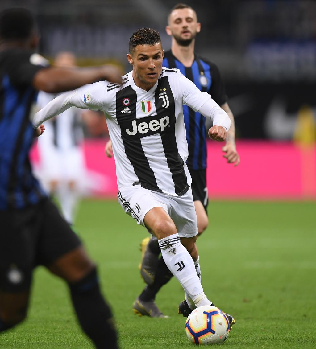 官方：因燃放烟花等行为，拜仁被罚款4.6万欧+关闭主场部分看台（官方通报：拜仁因燃放烟花等违规被罚4.6万欧，主场部分看台将关闭）