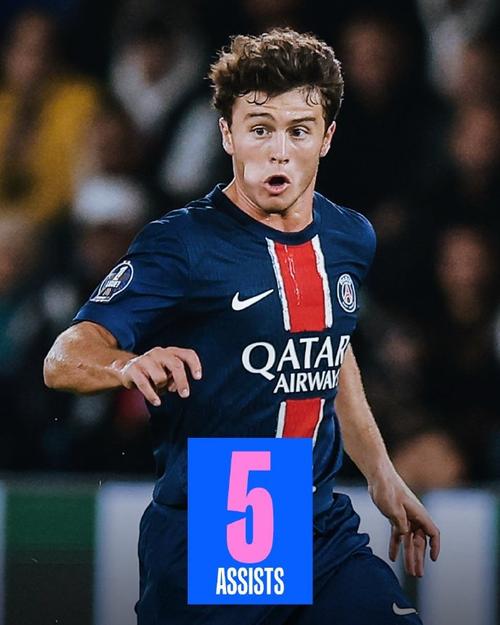 詹姆斯关键时刻稳住全队