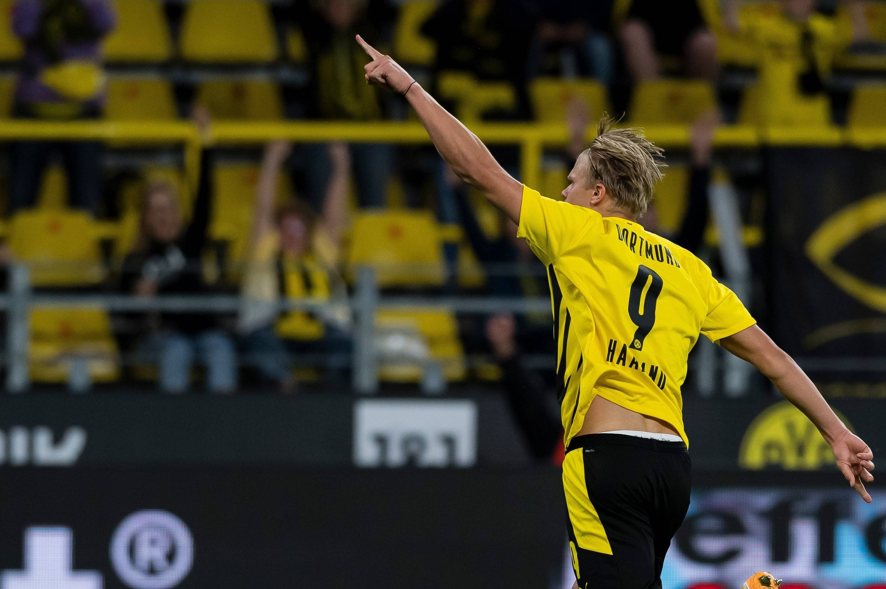 曼联无法复兴 阿莫林临场够差劲 主场1-1西汉姆联领先就乱换人