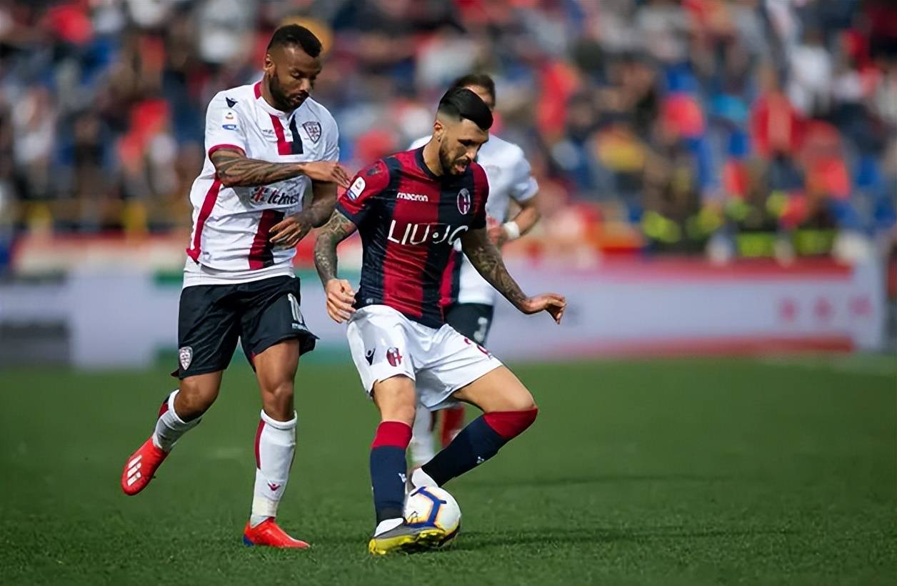 罗马诺：萨拉赫与斯洛特关系“接近破裂”，或今冬转战沙特（罗马诺称萨拉赫与斯洛特关系濒临破裂，冬窗或转投沙特）