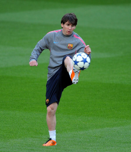 国米4‑0大胜科莫，一举登顶意甲积分榜