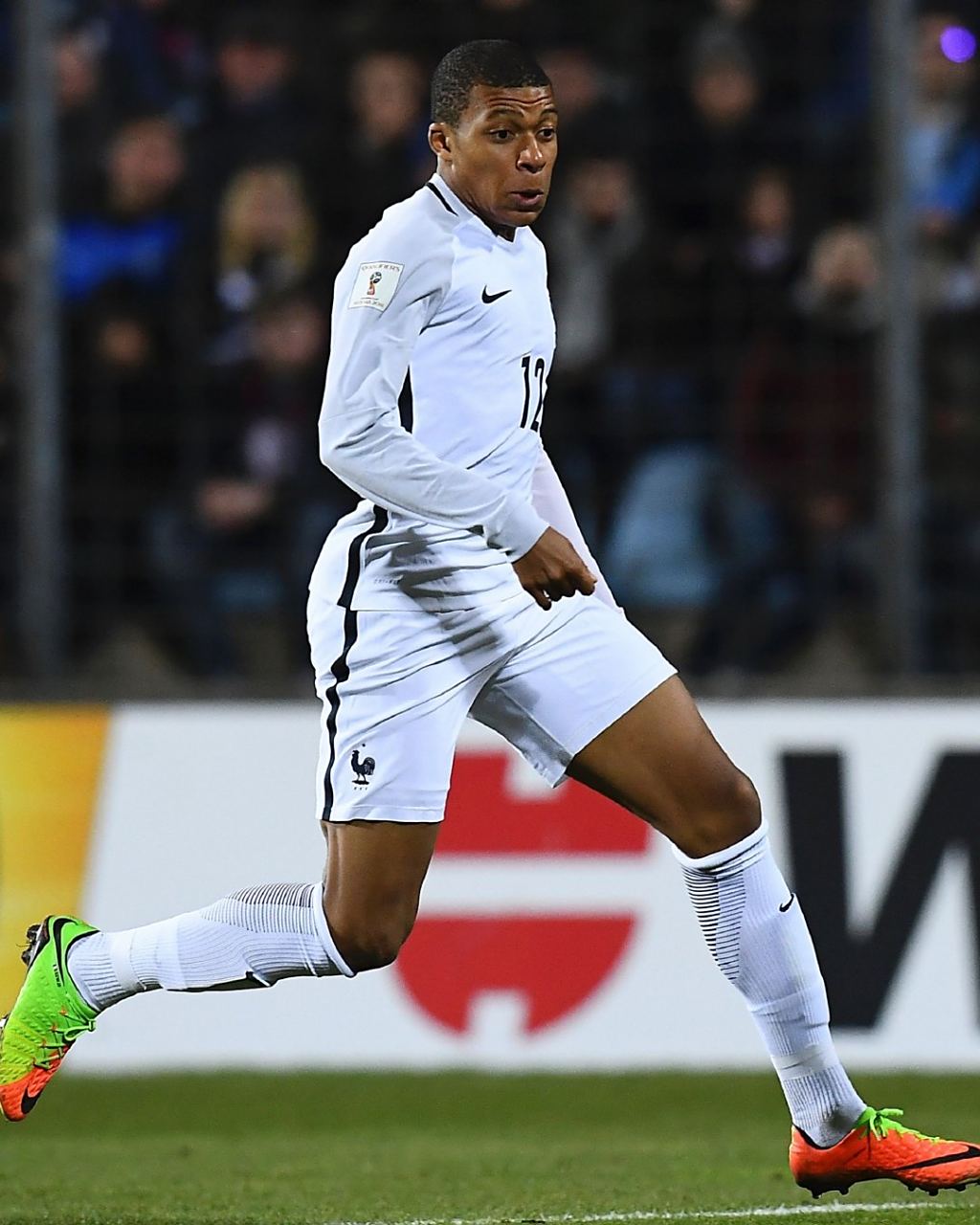 中后卫精准补防，挽救球队险境